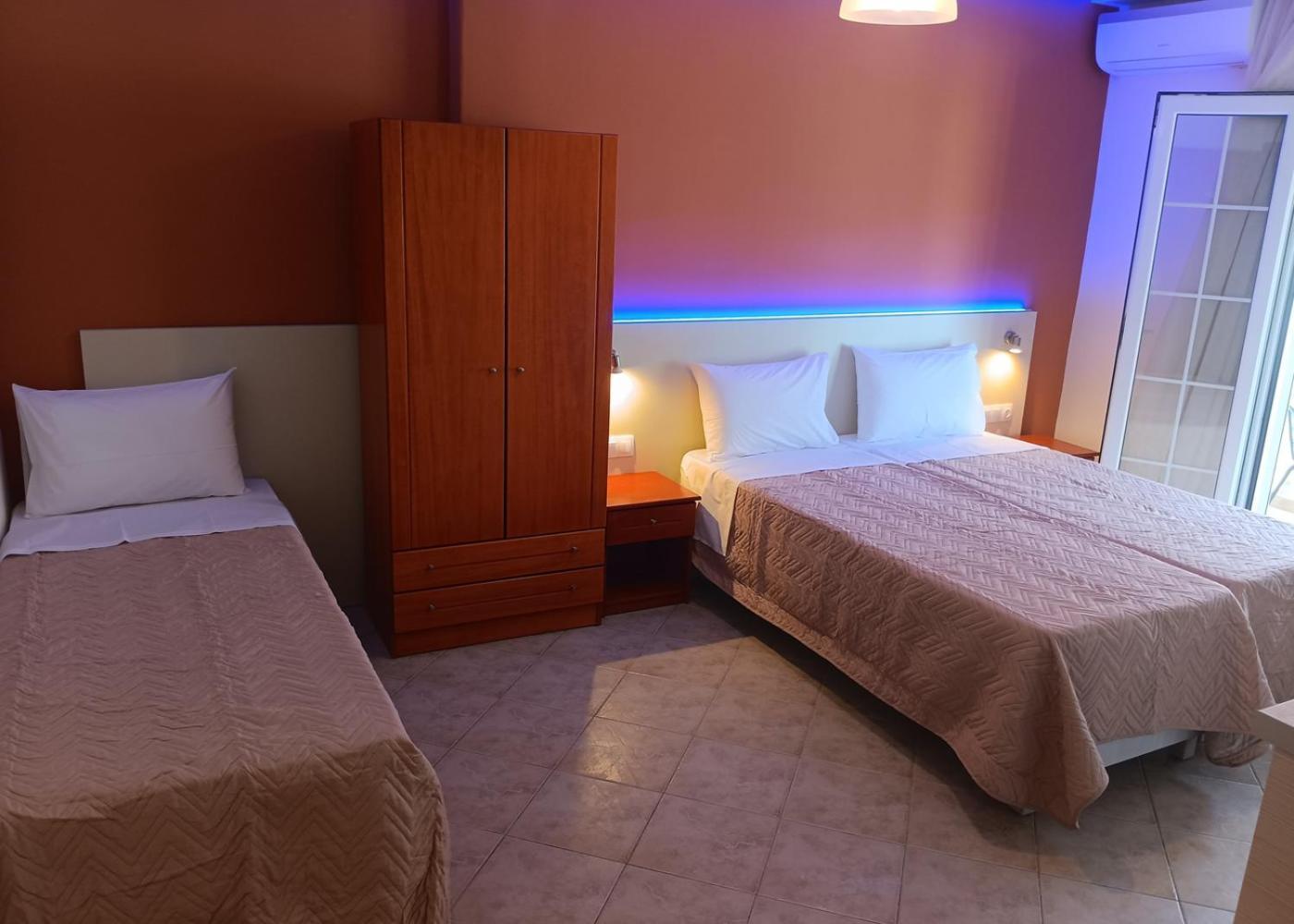 Oasis Blue Inn เลปโตการายา ภายนอก รูปภาพ