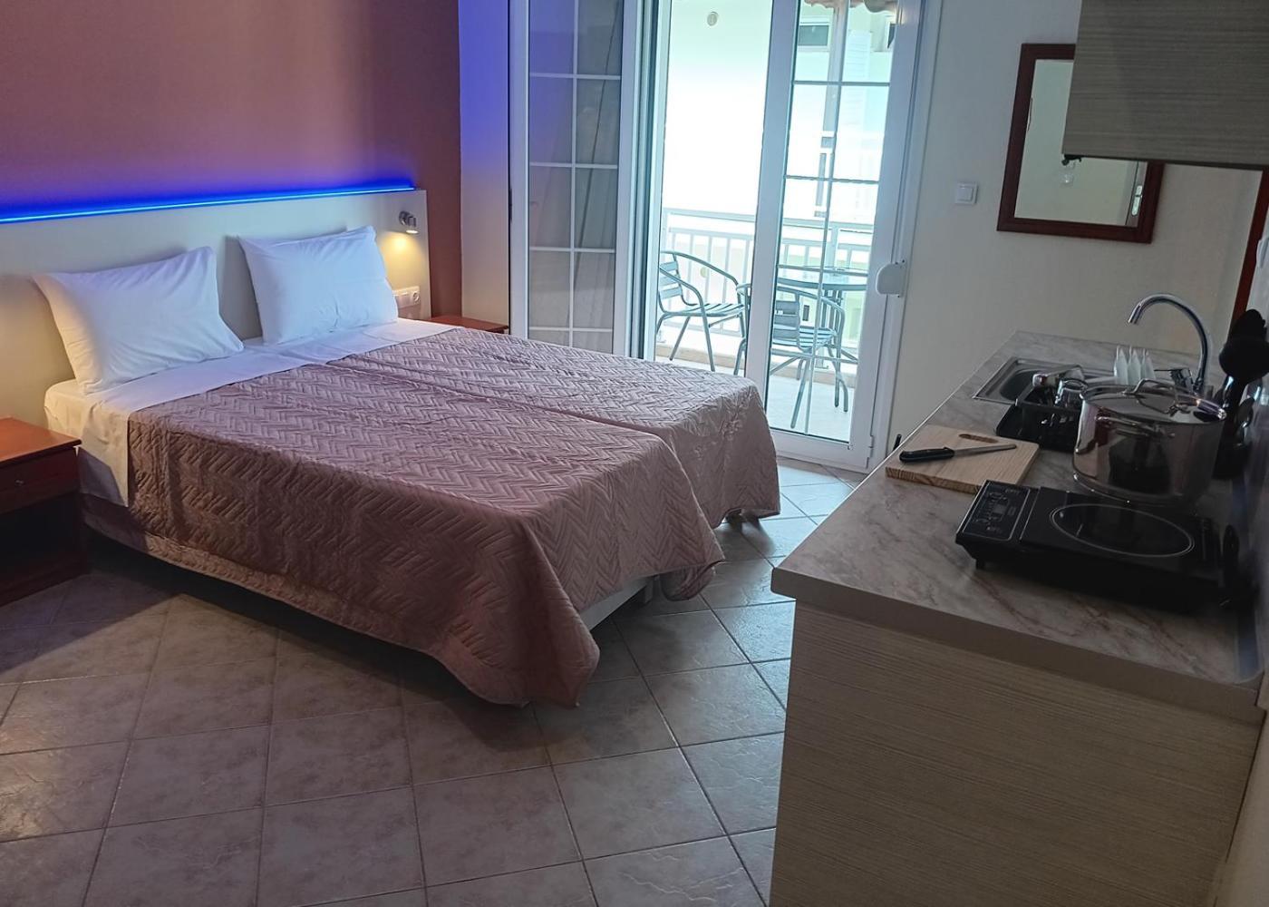 Oasis Blue Inn เลปโตการายา ภายนอก รูปภาพ